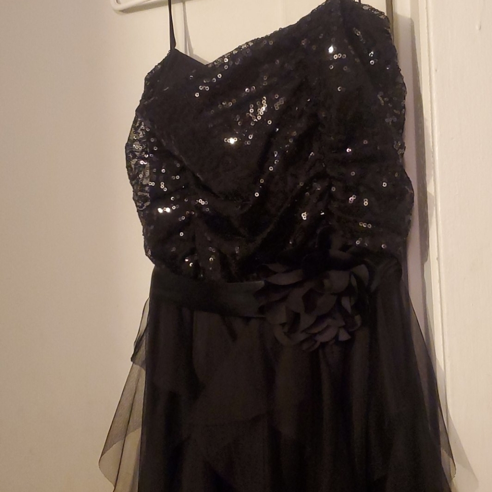 Dress - Picture 2 of 3